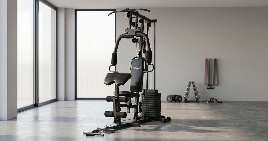 Gimnasio multifuncional droplet hg-321 en un espacio de gimnasio en casa con cemento alisado.