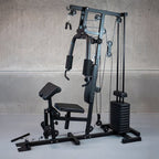 imagen de gimnasio multifuncional hg-321 pro con fondo de cemento alisado.